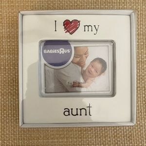 Small magnetic picture frame